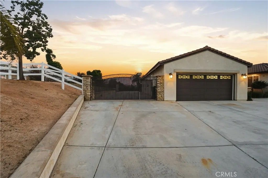 Photo of 16935 Eagle Peak Road, Riverside, CA 92504 (MLS # IV25266050)