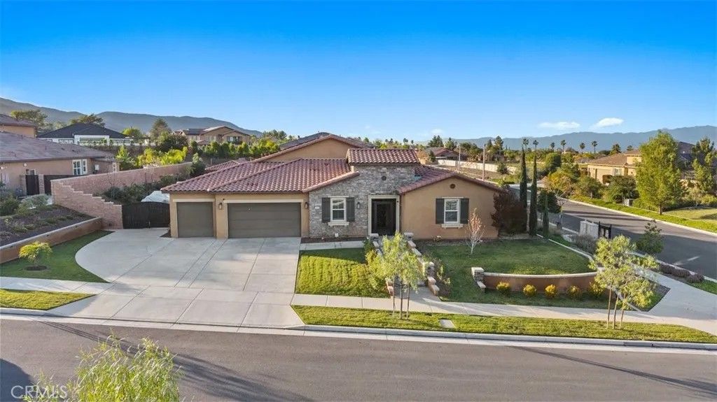 Photo of 4050 Murphy Court, Corona, CA 92881 (MLS # CV26022756)