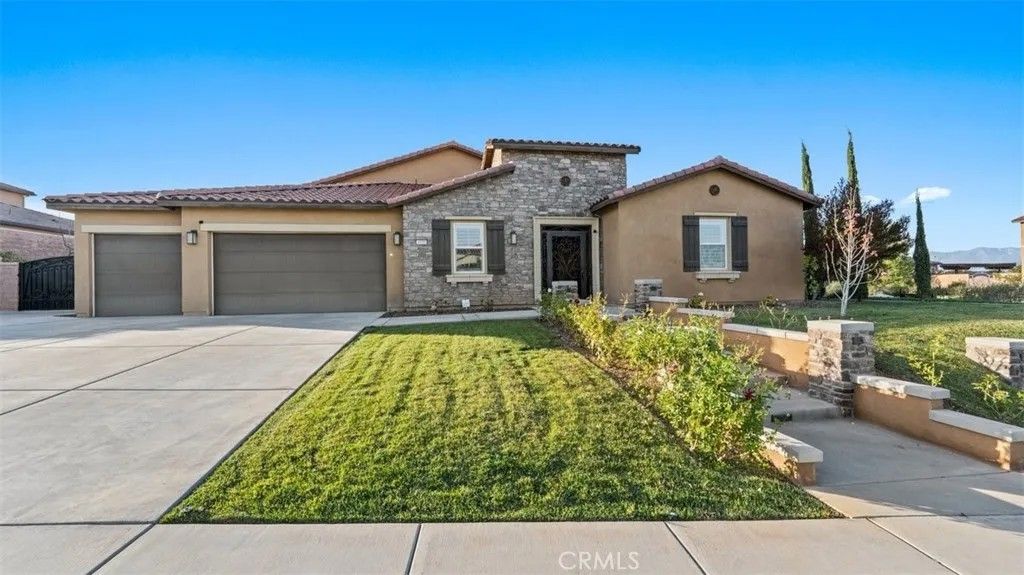 Photo of 4050 Murphy Court, Corona, CA 92881 (MLS # CV26022756)