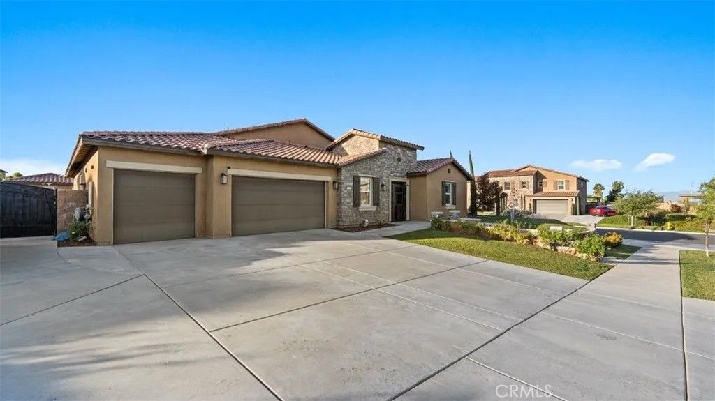 Photo of 4050 Murphy Court, Corona, CA 92881 (MLS # CV26022756)