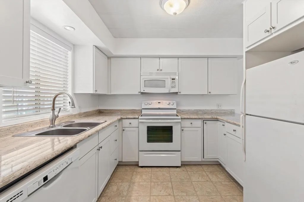 3535 Linda Vista 144