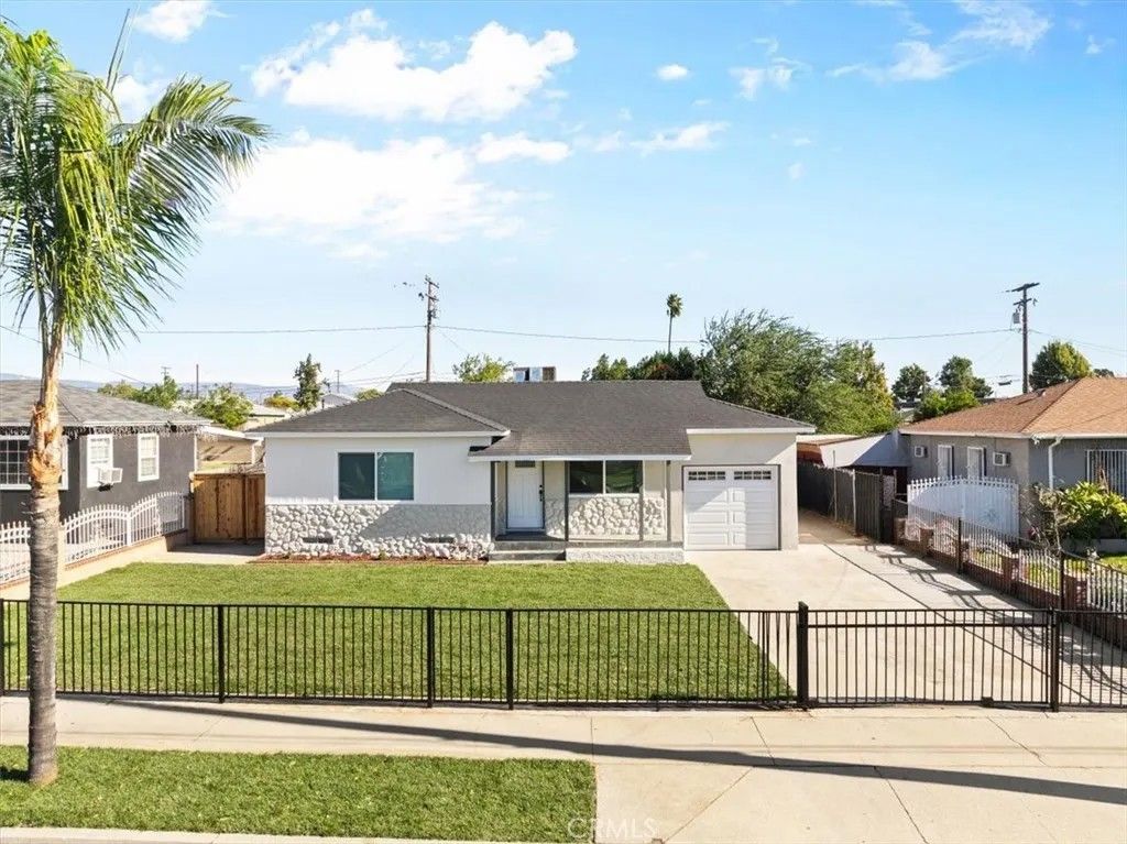 Photo of 8981 Cypress Ave, Fontana, CA 92335 (MLS # IV25267287)