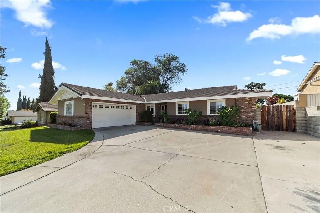 Photo of 743 Magnolia Ave, Upland, CA 91786 (MLS # CV25245758)