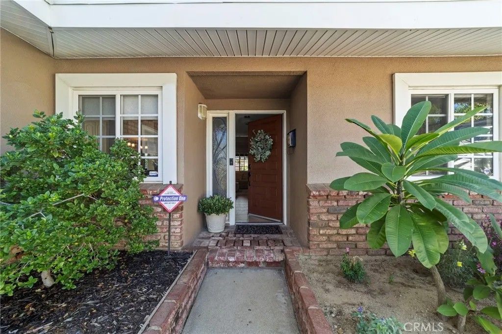 Photo of 743 Magnolia Ave, Upland, CA 91786 (MLS # CV25245758)