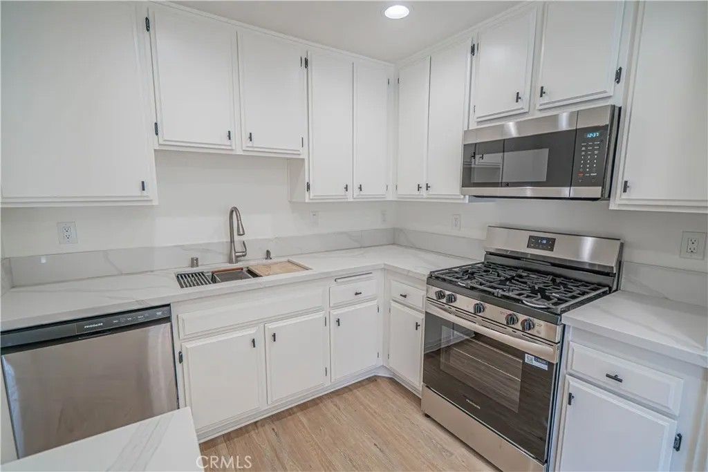 Photo of 25712 Lupita Dr, Valencia, CA 91355 (MLS # SR26059469)