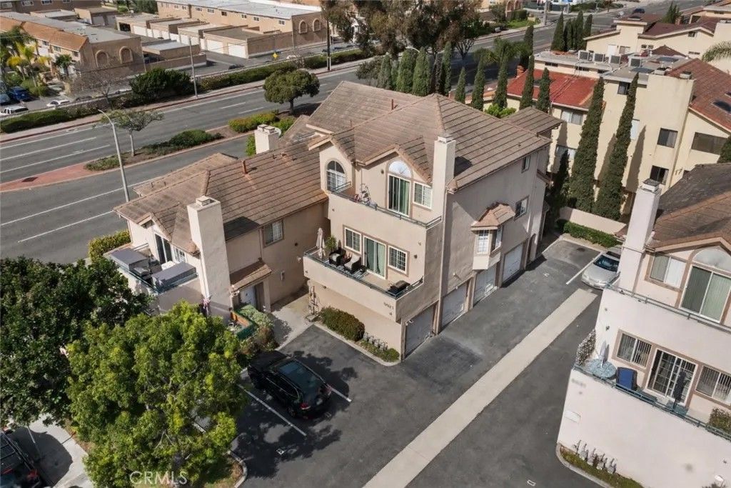 Photo of 5021 Waverider Cir, Huntington Beach, CA 92649 (MLS # OC26023216)