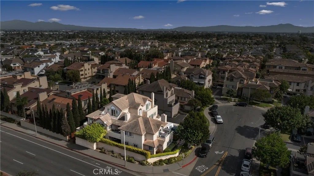 Photo of 5021 Waverider Cir, Huntington Beach, CA 92649 (MLS # OC26023216)