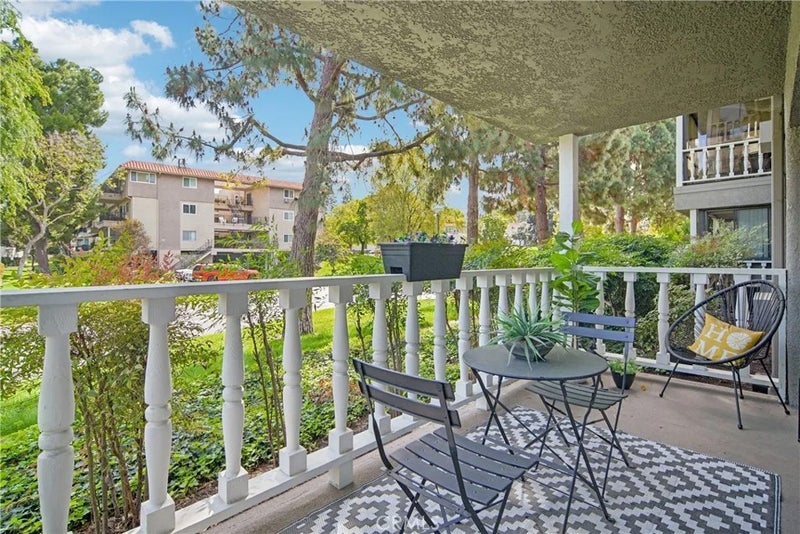 2402 Via Mariposa West 1E