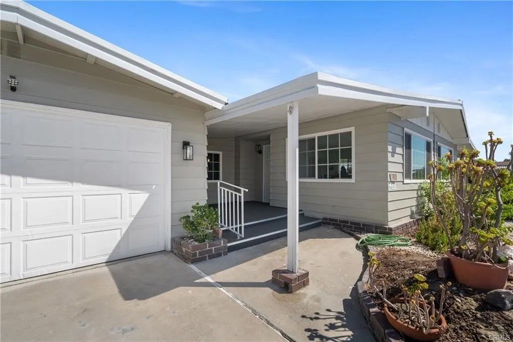 Photo of 992 S Elk St, Hemet, CA 92543 (MLS # SW25274315)