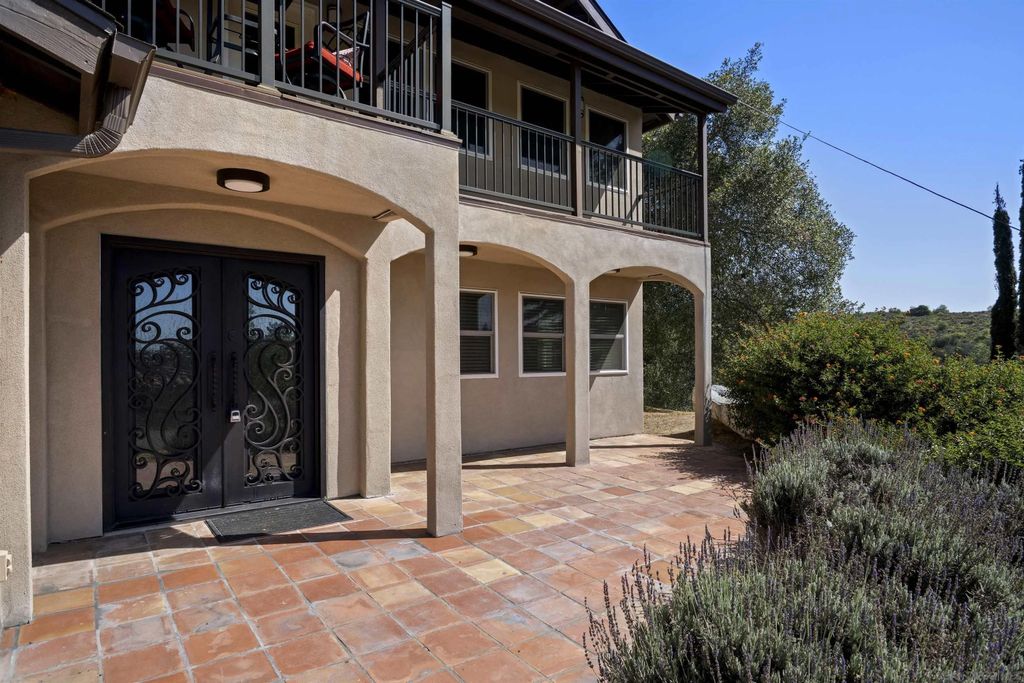 Photo of 885 Eldorado Drive, Escondido, CA 92025 (MLS # 260014490)