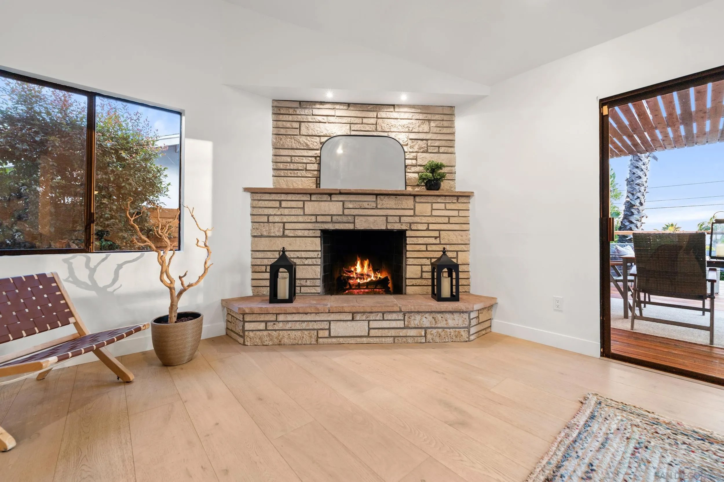 3306 Donna Dr