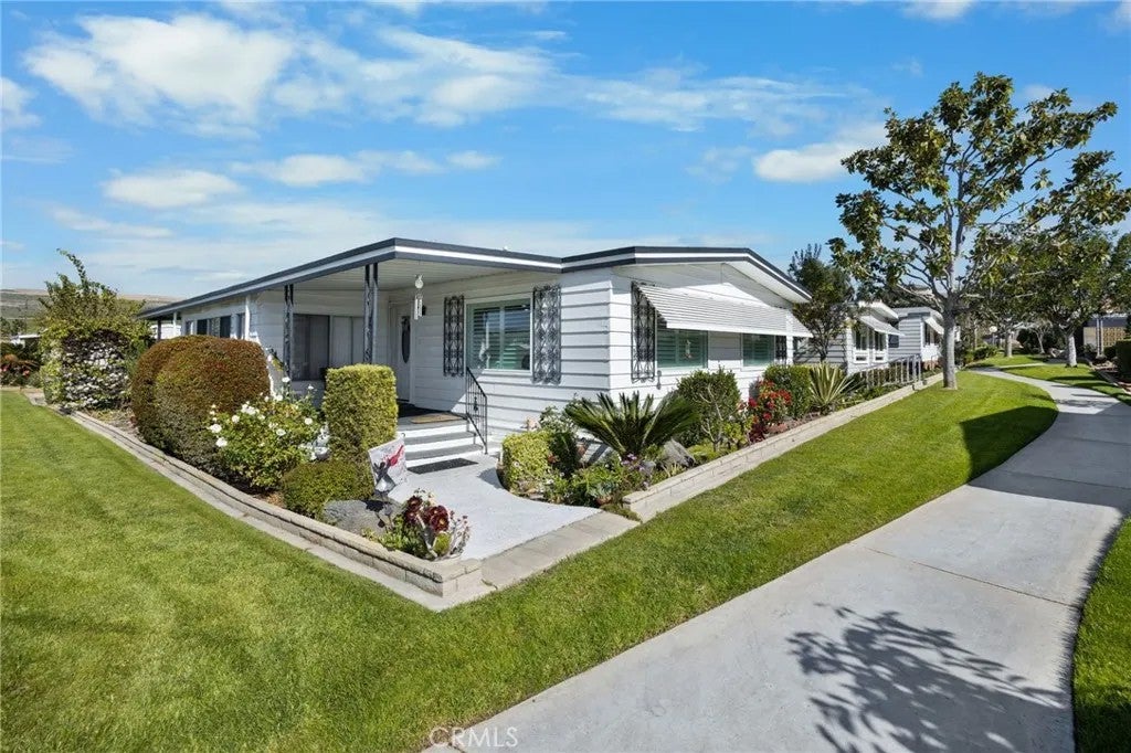 16902 Lake Pleasant 216