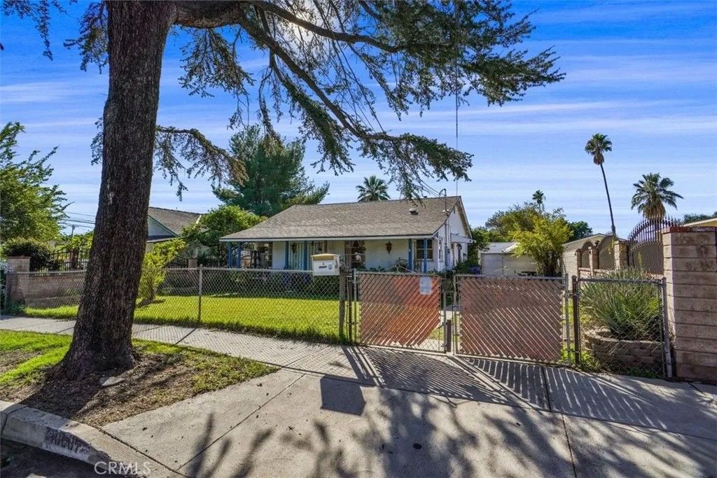 Photo of 10007 Haddon, Pacoima, CA 91331 (MLS # SR25267349)