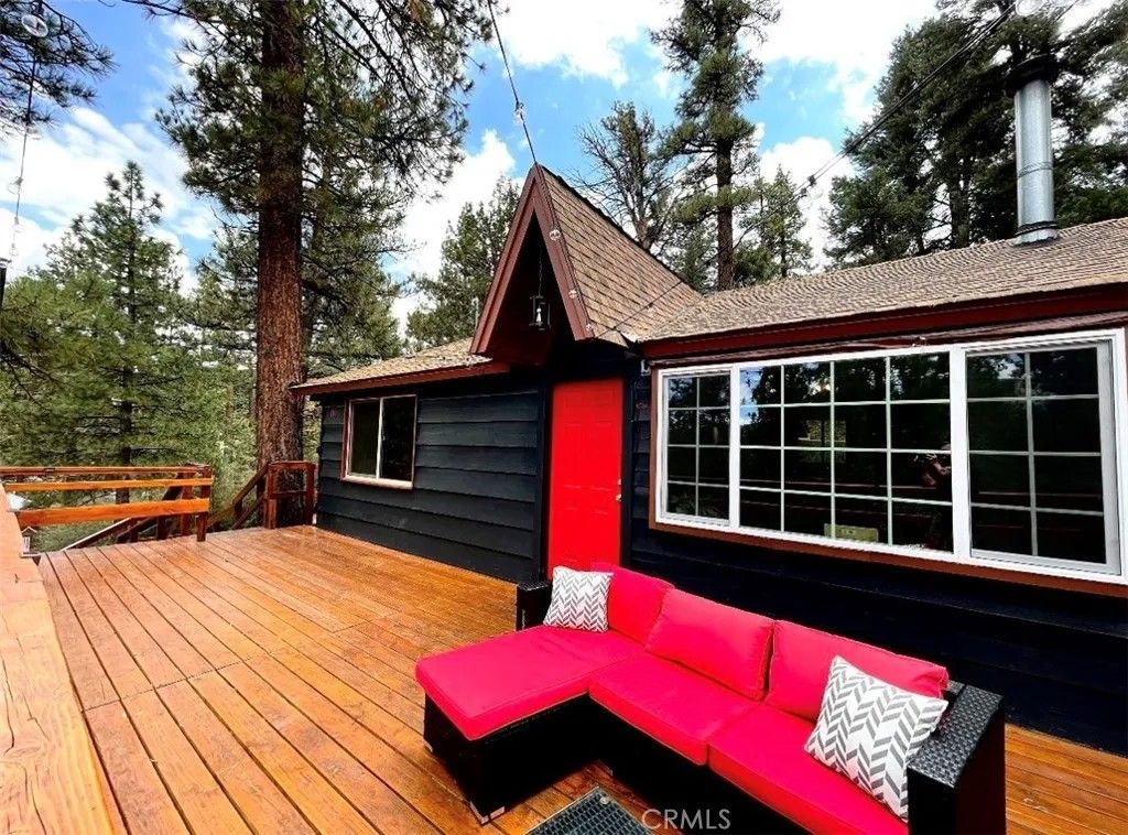 Photo of 405 Sheridan Dr, Big Bear Lake, CA 92314 (MLS # SW26006703)