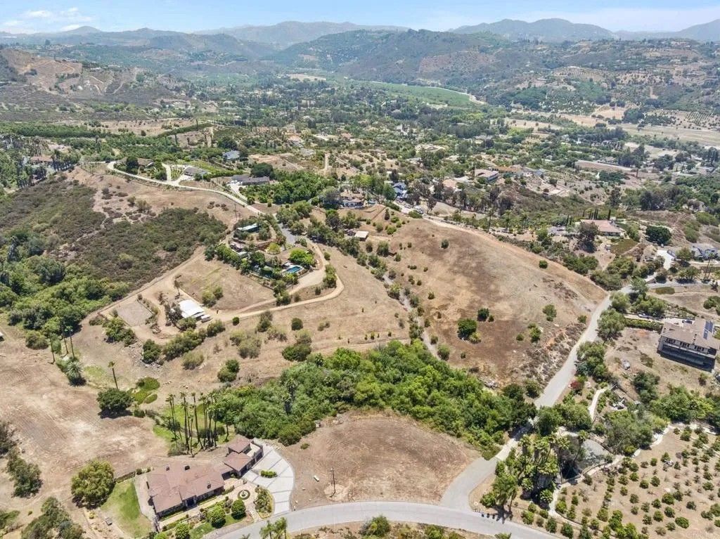 Photo of 31801 Wrightwood Rd, Bonsall, CA 92003 (MLS # NDP2506218)