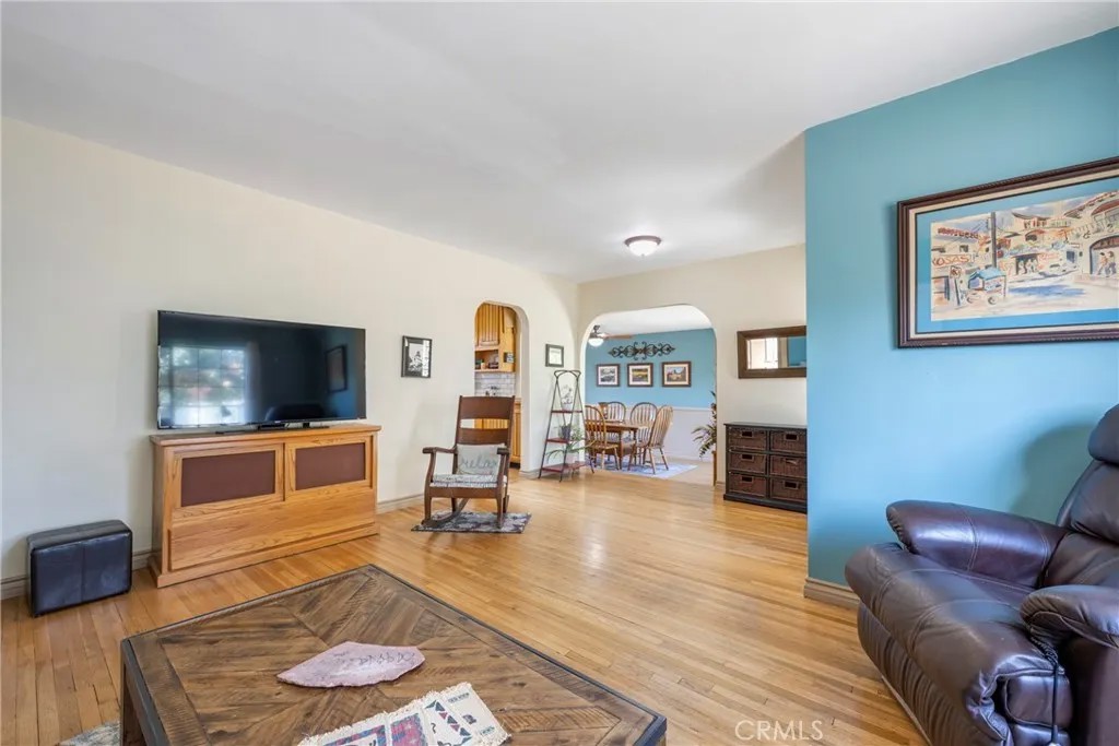 947 N Alamo Street