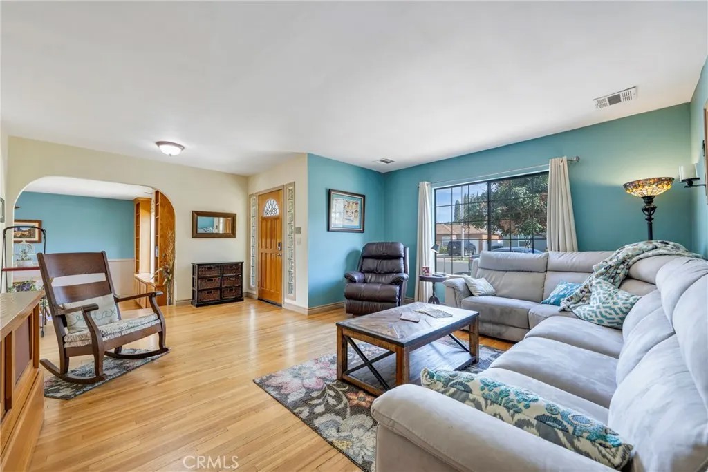 947 N Alamo Street