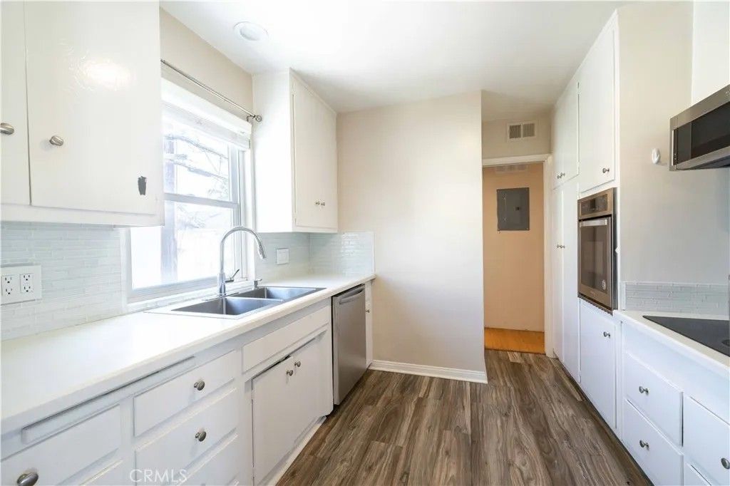 Photo of 1227 E 1st St, Long Beach, CA 90802 (MLS # DW26081592)