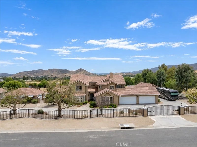 34901 Sweetwater Drive