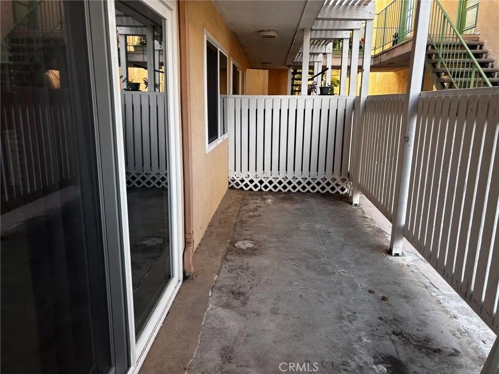 Photo of 121 Sinclair Avenue #103, Glendale, CA 91206 (MLS # GD25264427)