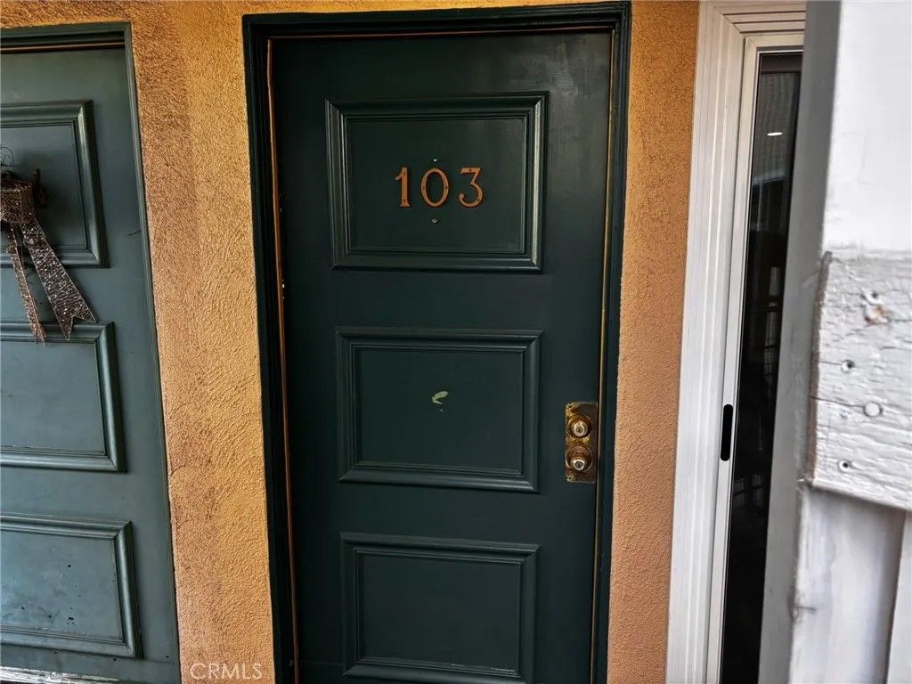 Photo of 121 Sinclair Avenue #103, Glendale, CA 91206 (MLS # GD25264427)