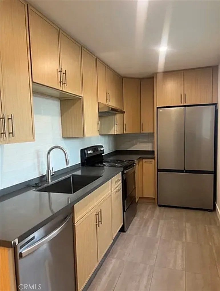 225 S Cahuilla