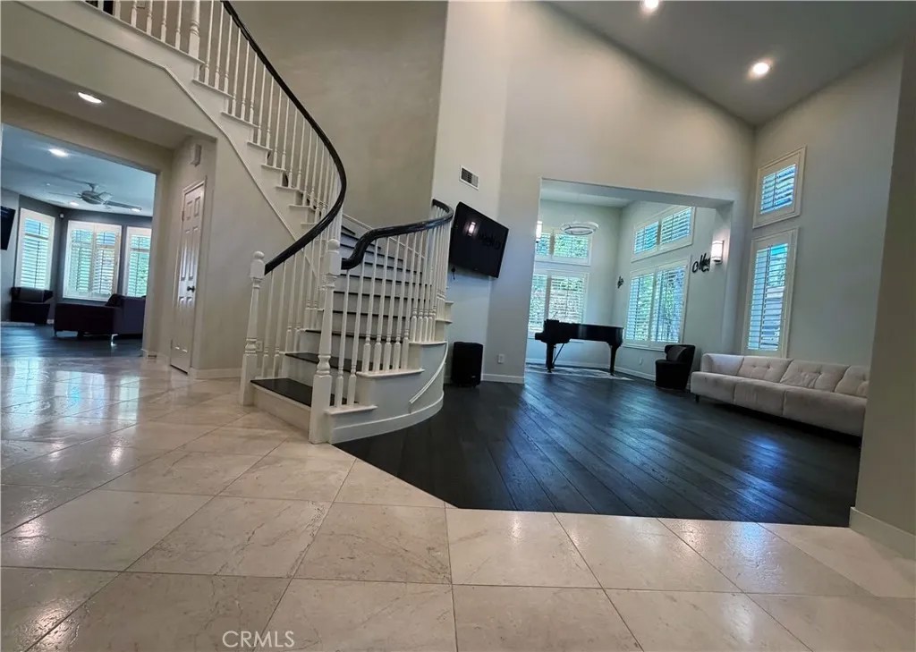 4325 Torrey Pines