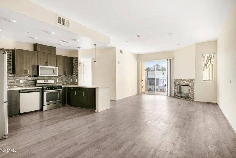 124 W Colorado Street 404
