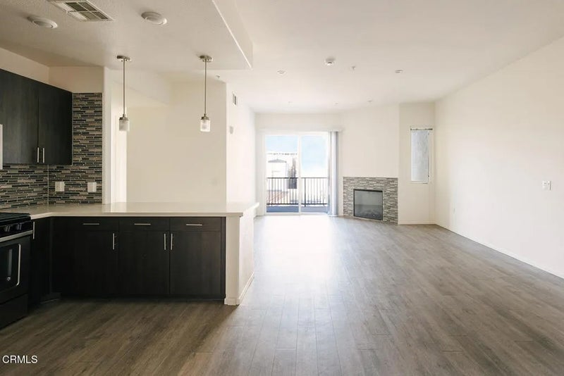 124 W Colorado Street 404
