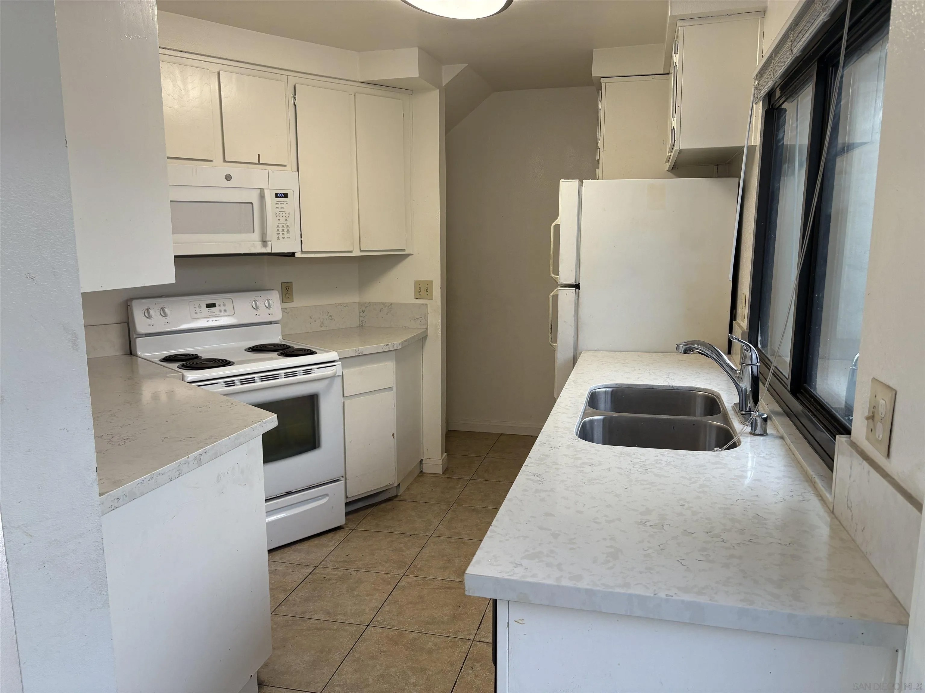 3823 Caminito Litoral 208