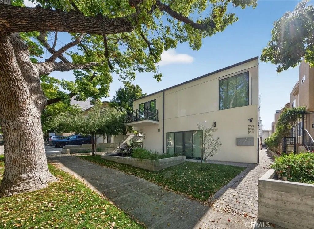 Photo of 534 E San Jose Avenue, Burbank, CA 91501 (MLS # GD26058955)