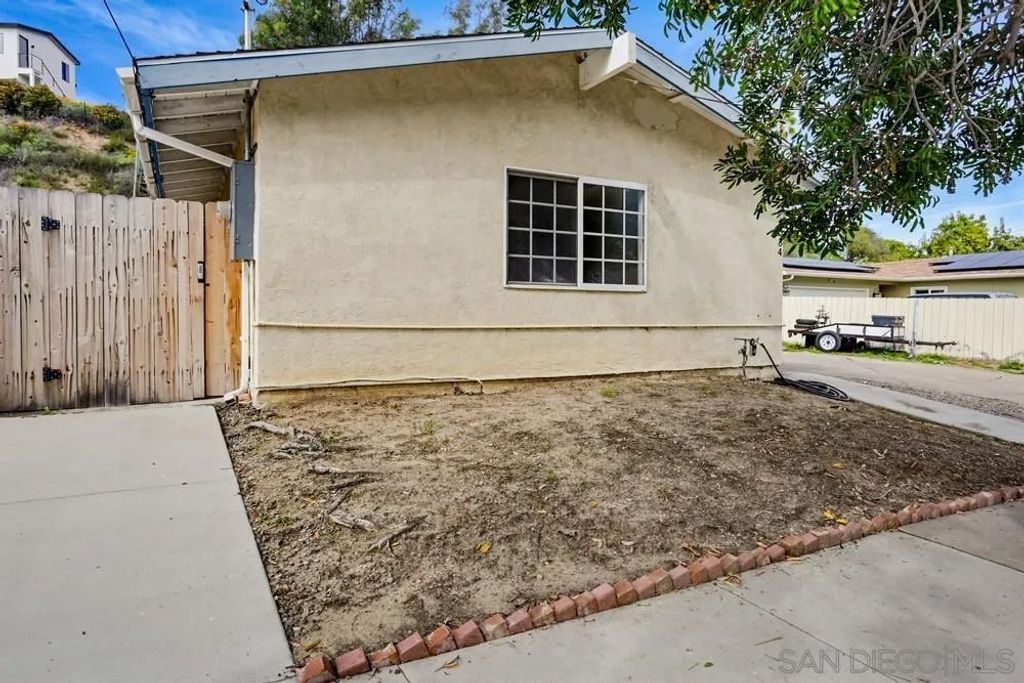 Photo of 4534 Chateau Dr, San Diego, CA 92117 (MLS # 260005010)