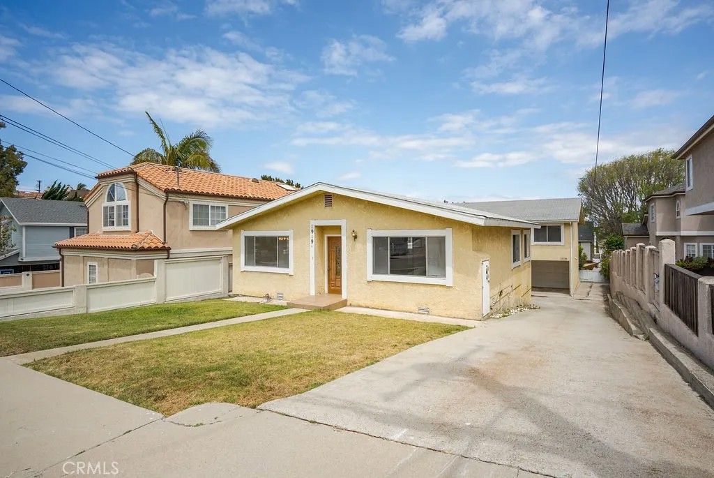 Photo of 1919 Havemeyer Lane, Redondo Beach, CA 90278 (MLS # OC26103853)