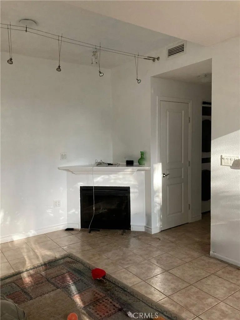 300 W Beech Street 10