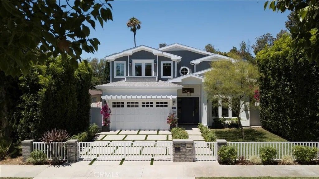 Photo of 5111 Greenbush Avenue, Sherman Oaks, CA 91423 (MLS # SR26053940)