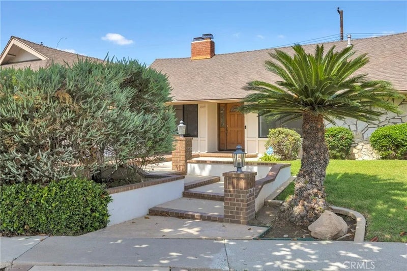 143 Islandia Drive