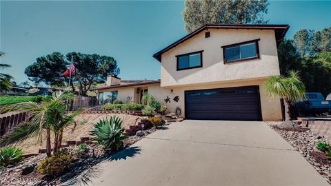 Photo of 12433 Gay Rio Dr, Lakeside, CA 92040 (MLS # SW26031254)