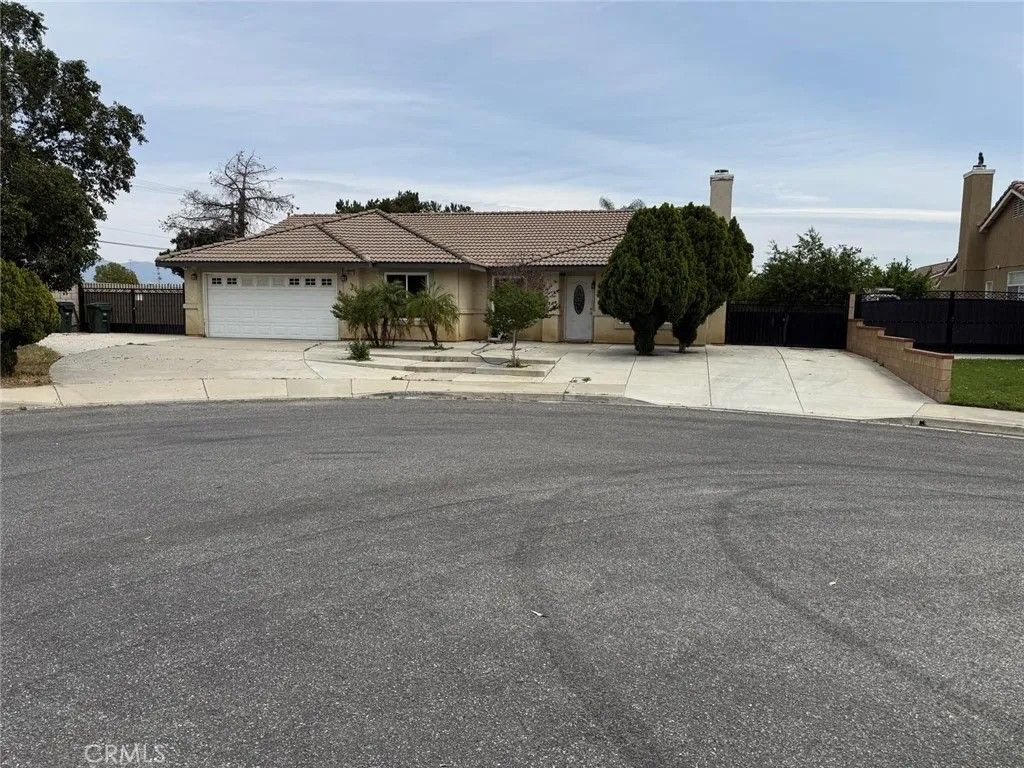 Photo of 10517 Dream Street, Bloomington, CA 92316 (MLS # TR26077242)