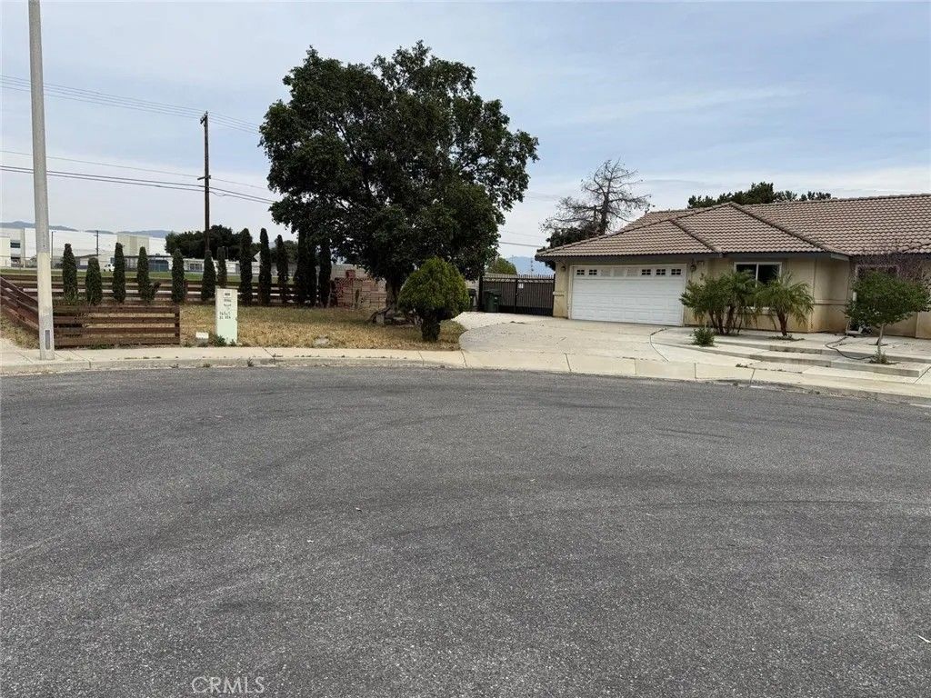Photo of 10517 Dream Street, Bloomington, CA 92316 (MLS # TR26077242)