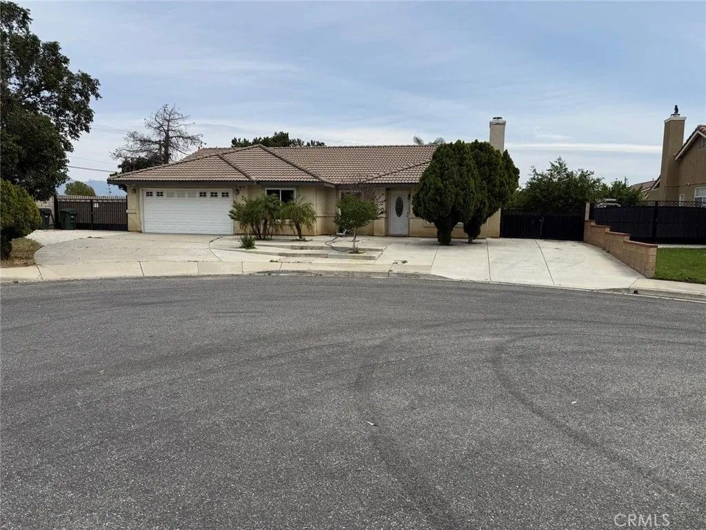 Photo of 10517 Dream Street, Bloomington, CA 92316 (MLS # TR26077242)