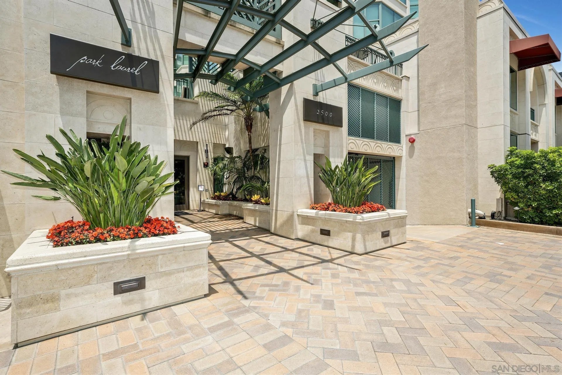 2500 6th Ave. PH5