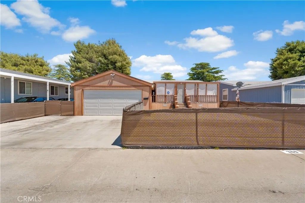 Photo of 45465 25th St, Lancaster, CA 93535 (MLS # SR26082818)