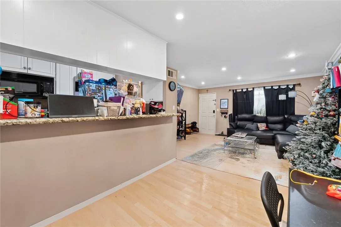 7035 Woodley 205