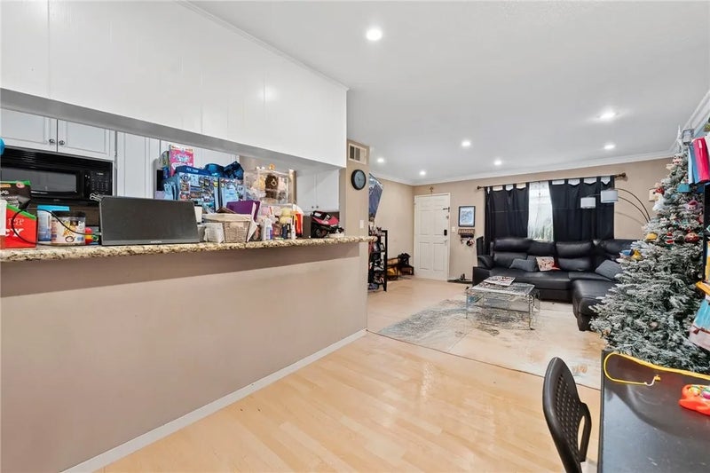 7035 Woodley 205