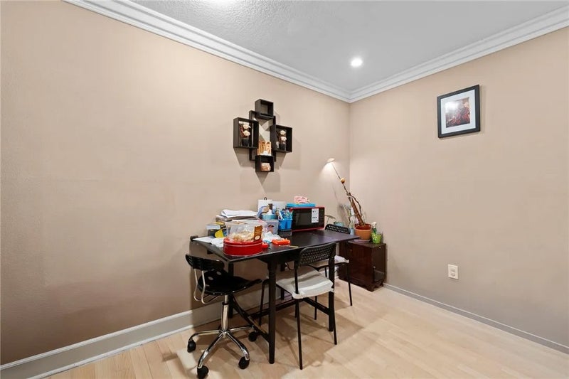 7035 Woodley 205
