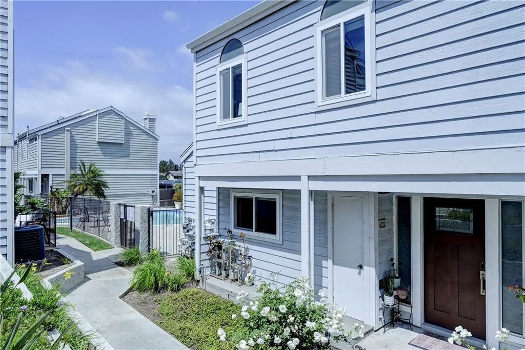 Photo of 260 Victoria Street #5, Costa Mesa, CA 92627 (MLS # PW26090215)