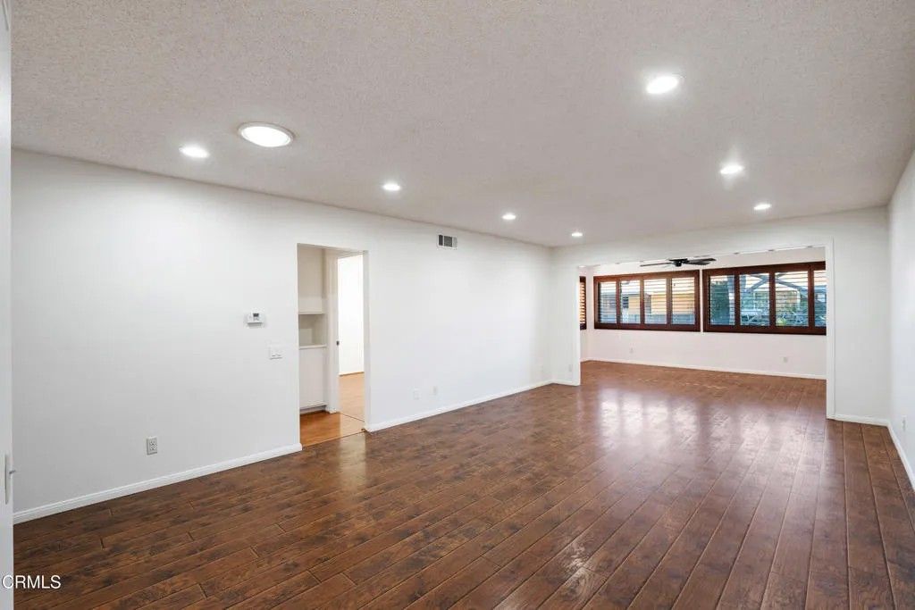 Photo of 7115 Village 7 Vlg, Camarillo, CA 93012 (MLS # V1-33898)