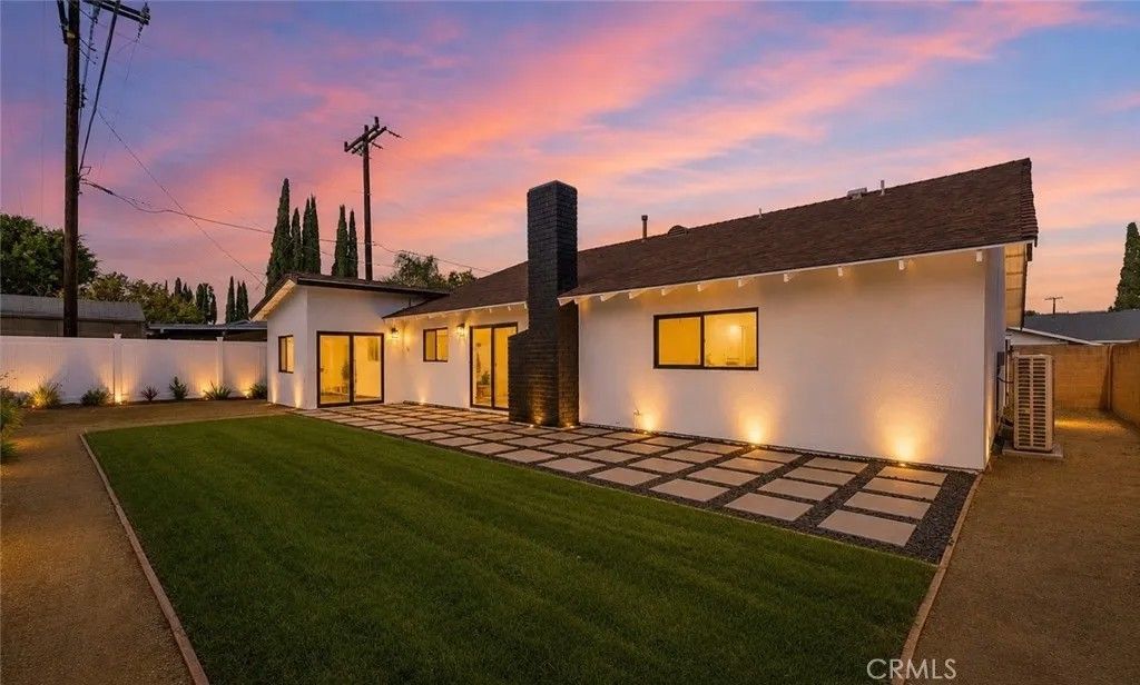 Photo of 2886 Galena Ave, Simi Valley, CA 93065 (MLS # SR26113211)