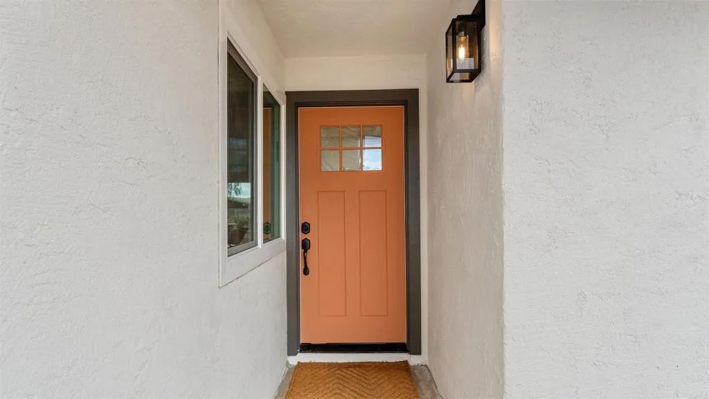 4827 Luna Drive