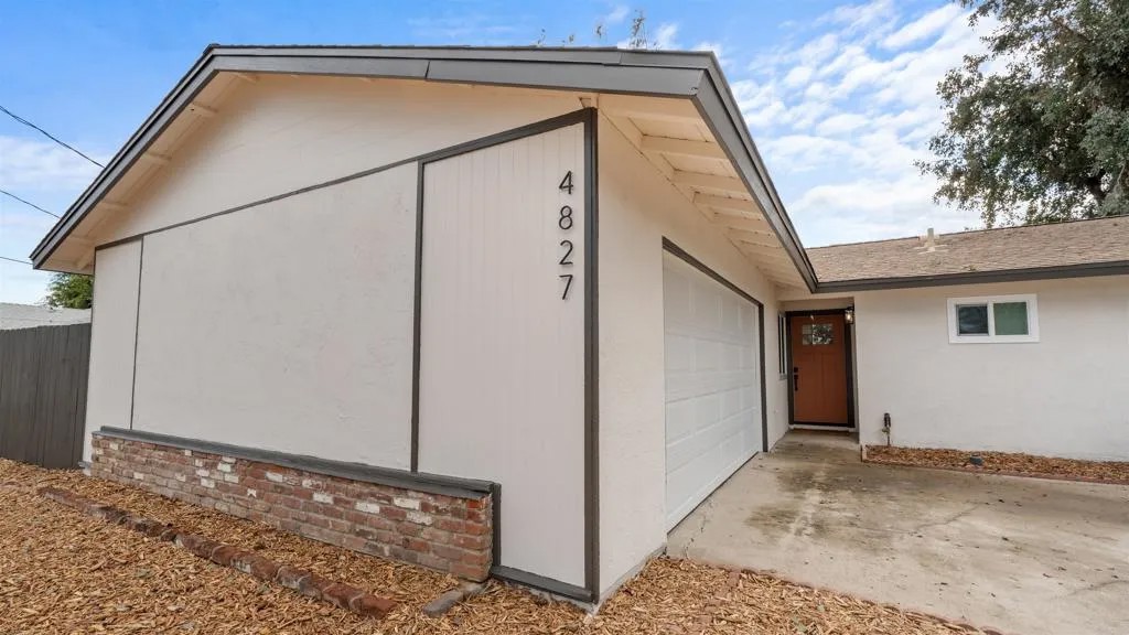 4827 Luna Drive
